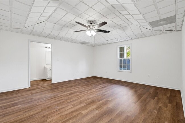 Building Photo - Spacious 5-Bedroom Home on 1.5+ Acres in West Side School District