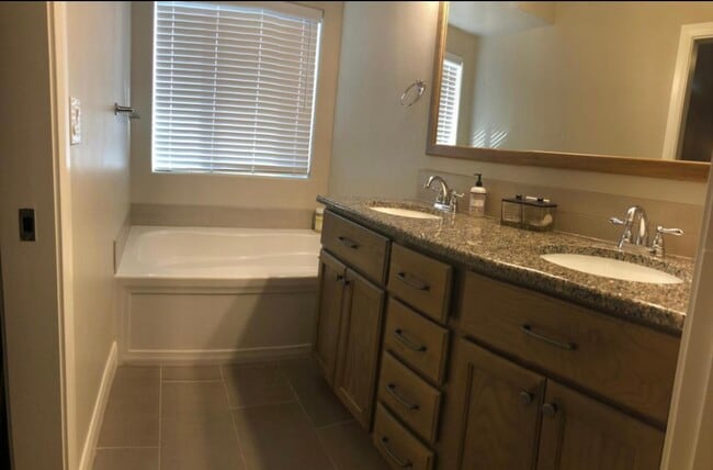 Building Photo - 1780 N Snowfield Pl