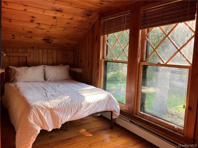 Building Photo - 283 Lake View Dr