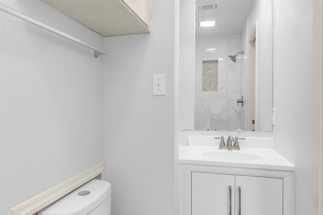 Building Photo - 2213 N Thompson St