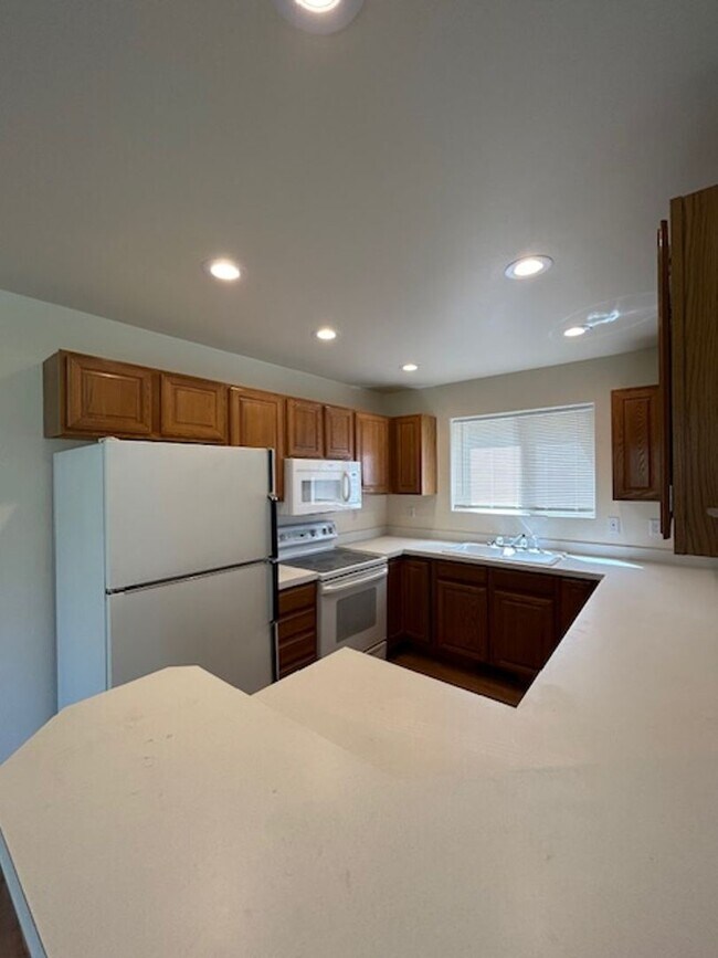Building Photo - 129 Bing Ct
