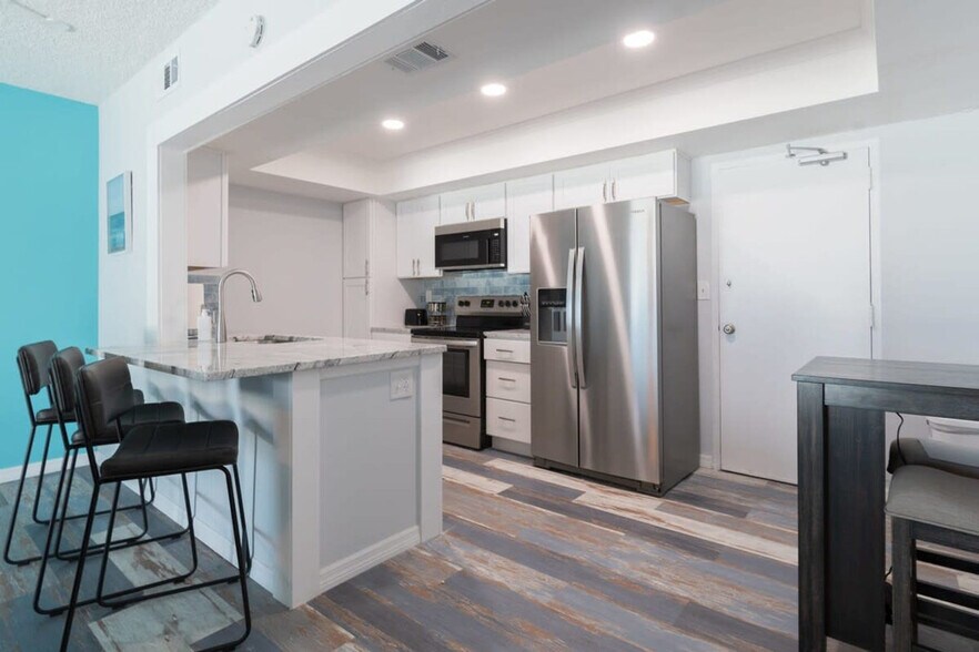 Building Photo - 205 Jimmy Buffett Mem Hwy