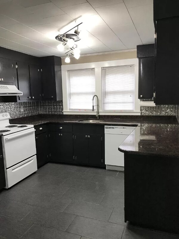 Building Photo - 597 Emma Rd