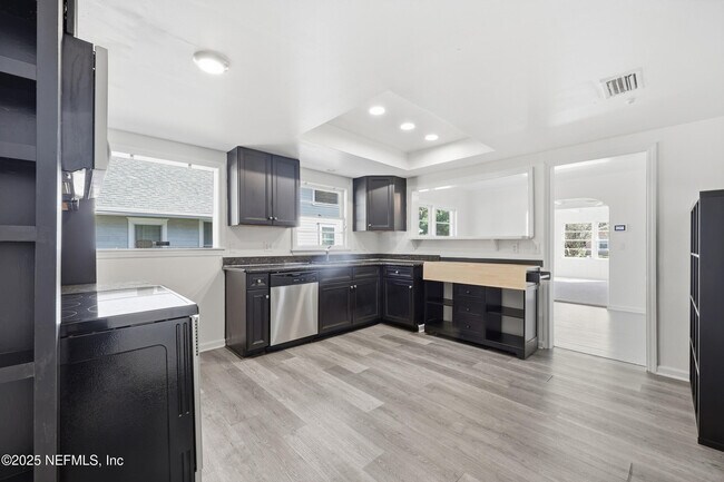 Building Photo - 2755 Green St