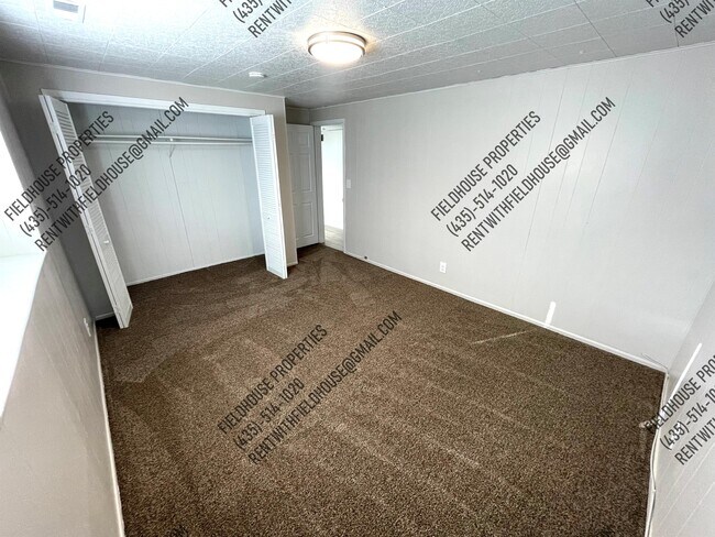 Building Photo - 881 N 500 E