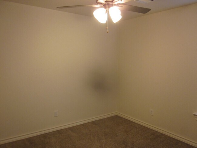 Building Photo - 1102