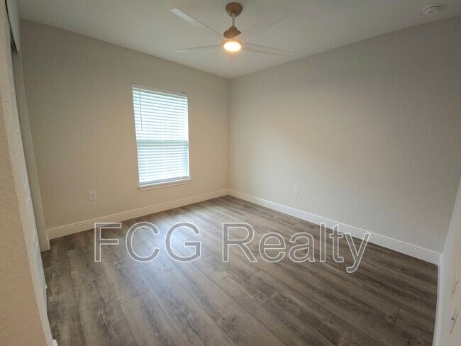 Building Photo - 9547 N Sandree Dr