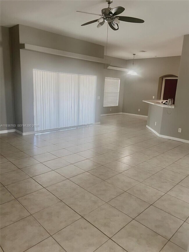 Building Photo - 2050 SE Franciscan St