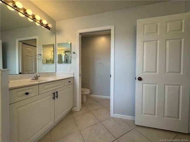 Building Photo - 4567 SE Murray Cove Cir