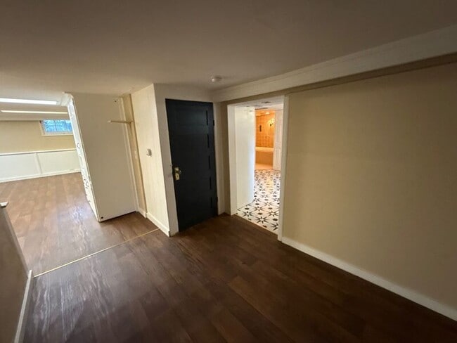 Building Photo - 1615 D St NE