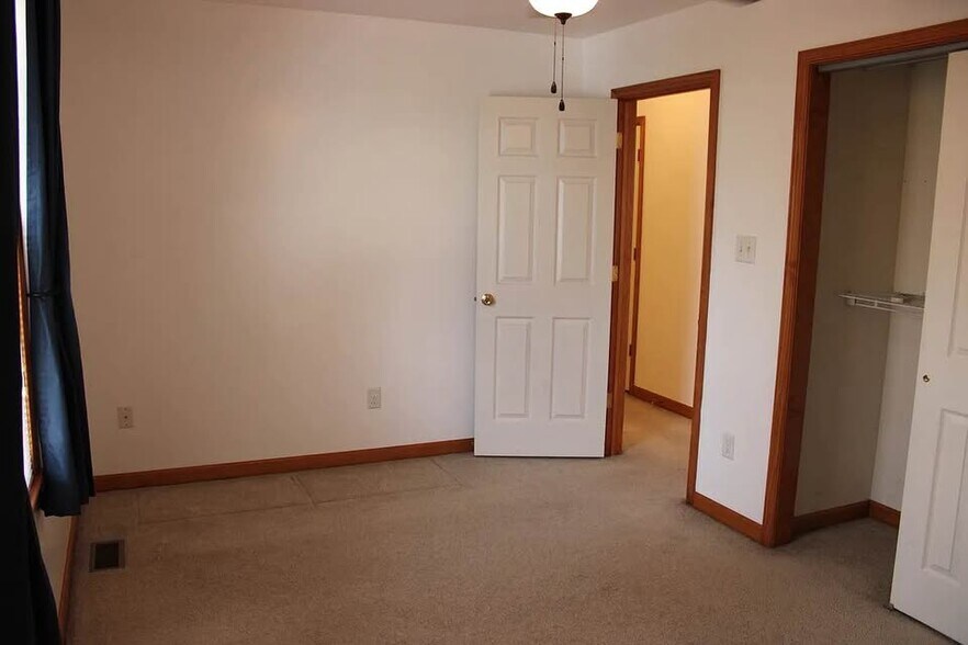 Building Photo - 35 Catalpa Dr