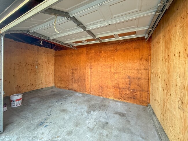 Building Photo - 15246 Temple Ave