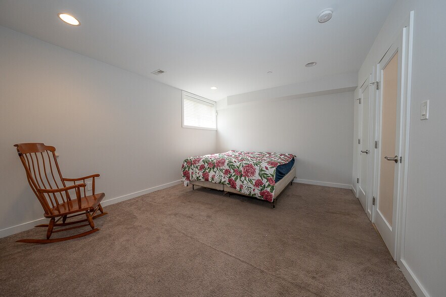 Building Photo - 601 Poplar St