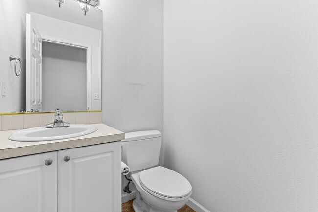 Building Photo - Luxury Loft Apartment- Downtown Canby