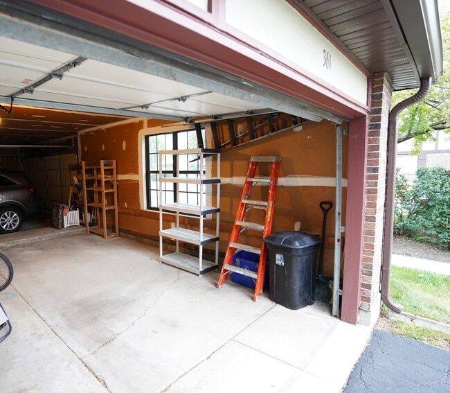 Building Photo - 361 Farnsworth Ct