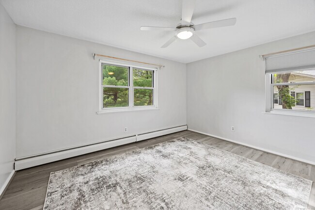 Building Photo - 486 Oak Ave
