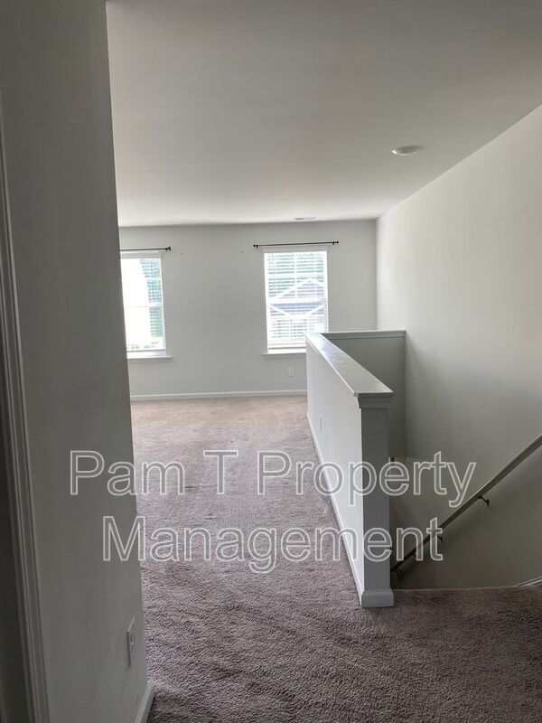 Building Photo - 124 Troupe Dr