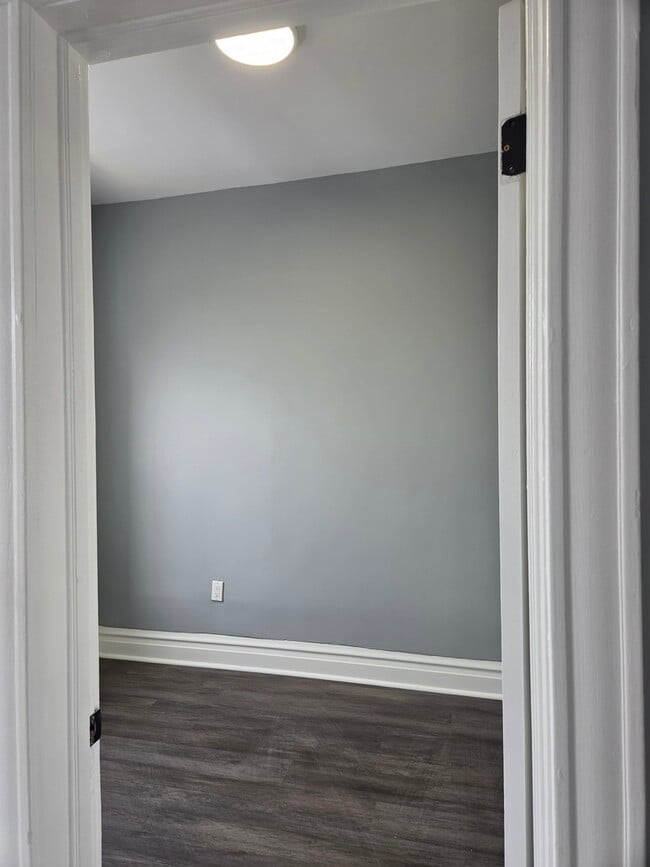 Building Photo - 1425 W 62nd St