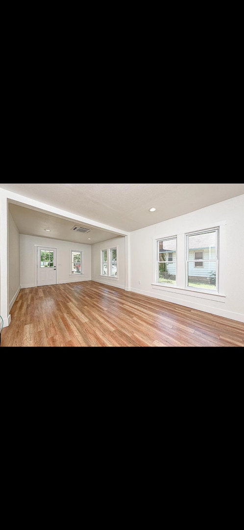 Building Photo - Available Now!  2-bedroom, 1-bathroom Home...