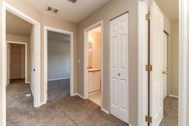 Building Photo - Charming 3-bedroom Craftsman Style DuPont ...