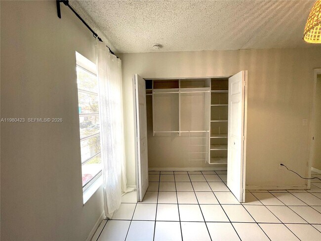 Building Photo - 2138 SW 6th St