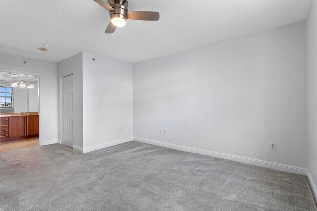 Building Photo - 610 Clematis St