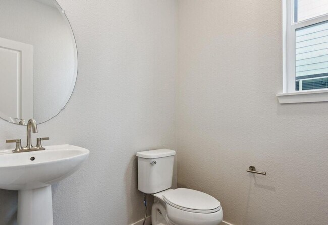 Building Photo - Alder Creek Duplex - 3bd 2.5ba 2,705sq.ft. Built in 2025