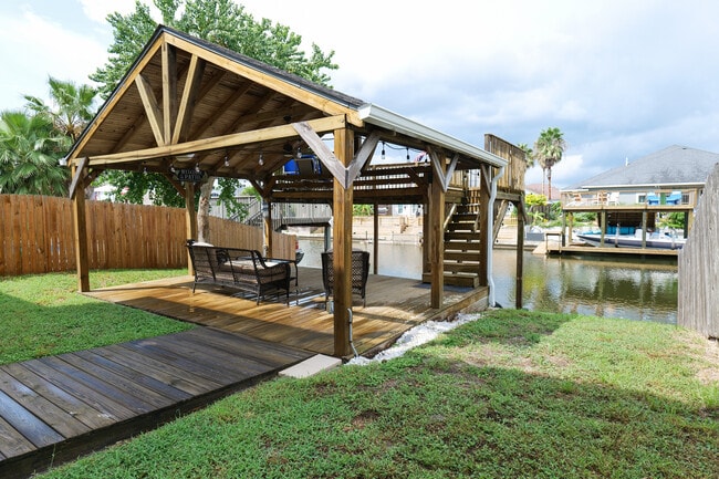 Building Photo - 15433 Cruiser St