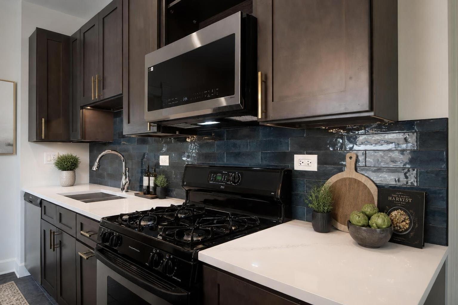 Kitchen - 1931 N St Louis Ave