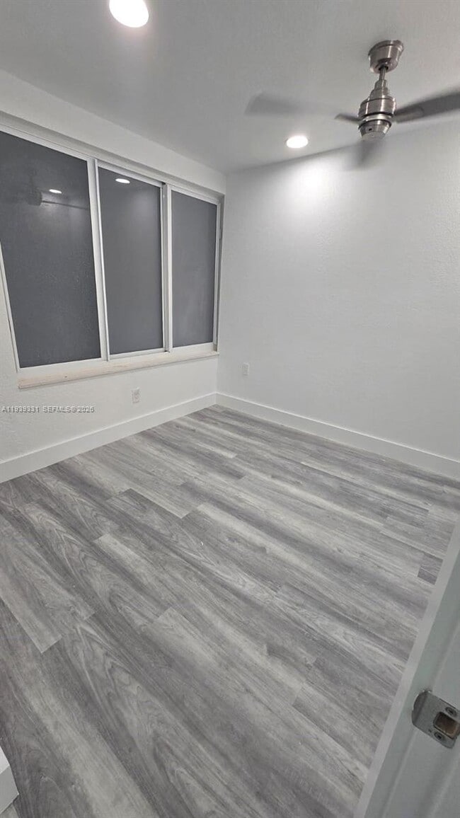 Building Photo - 265 W 53rd Terrace