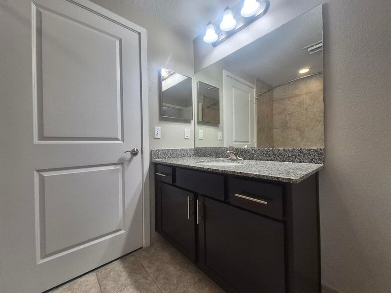 Building Photo - 3601 High Ridge Way