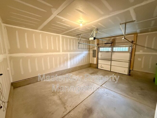 Building Photo - 427 Deercroft Dr