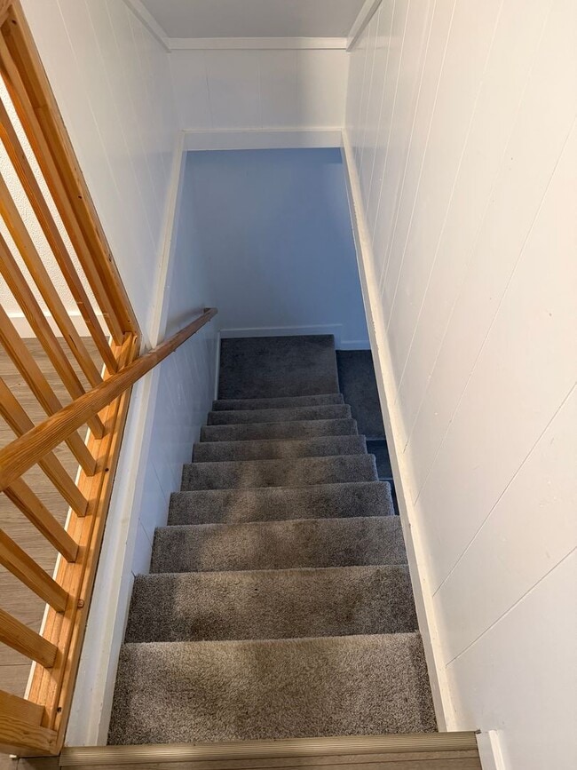 Building Photo - Updated 4 bedroom, 1 bath home in Eugene!