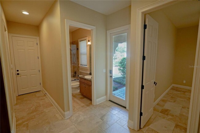 Building Photo - 1720 Brackenhurst Pl