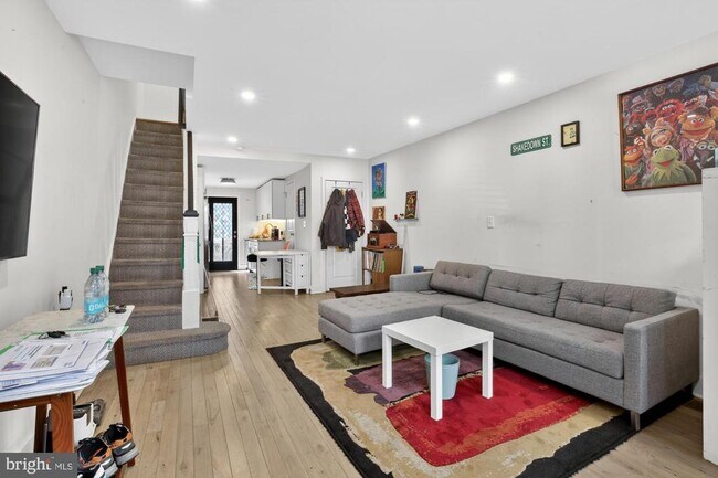 Building Photo - 1742 Dorrance St