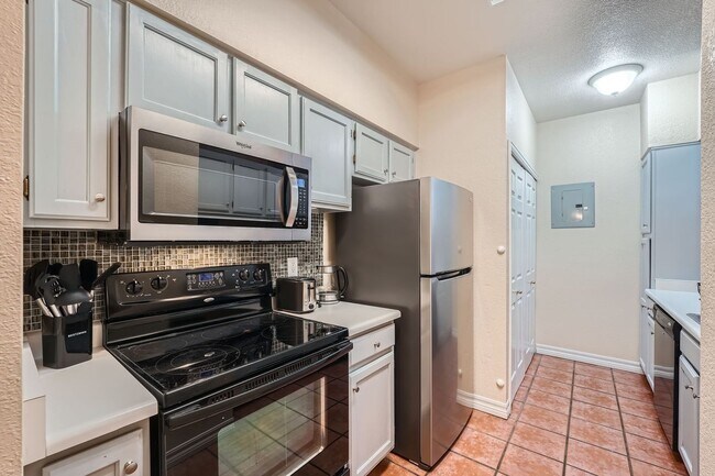 Building Photo - 7430 Singing Hills Dr
