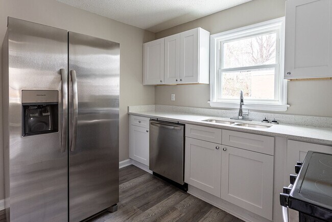 Building Photo - Welcome to this beautiful newly renovated 3-bedroom brick ranch!