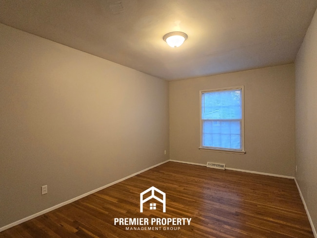 Building Photo - 3BR/1.5BA Florissant Home w/ 2-Car Garage, Fireplace & Fenced Yard - 63033