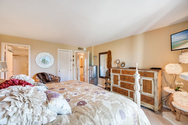 Building Photo - 3500 Gulf Shore Blvd N