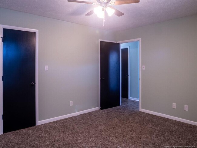 Building Photo - 667 Bartons Landing Pl