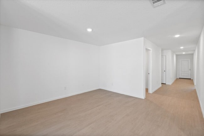 Building Photo - 28922 Rustic Windmill Wy