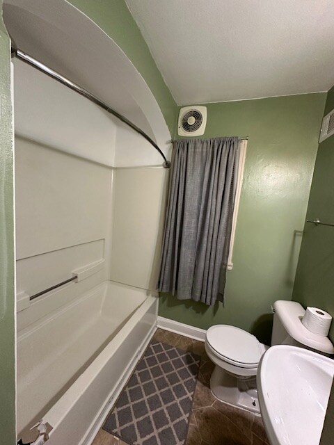 Building Photo - 405 S Hine Ave