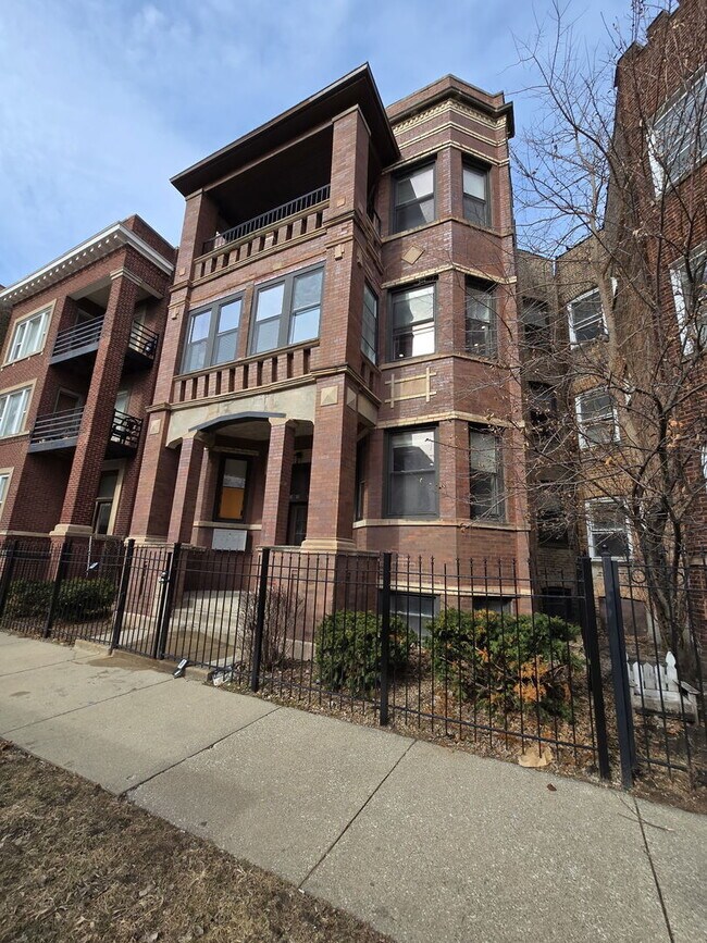Primary Photo - 1530 E 65th Pl