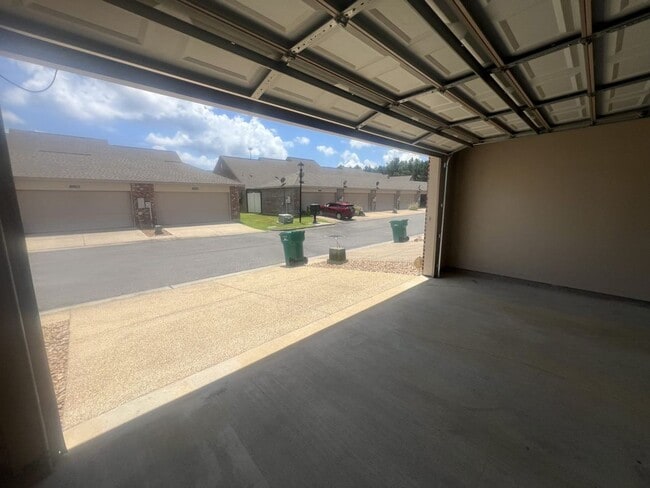 Building Photo - Trendy, 2 bedroom, 2 bathroom townhouse lo...