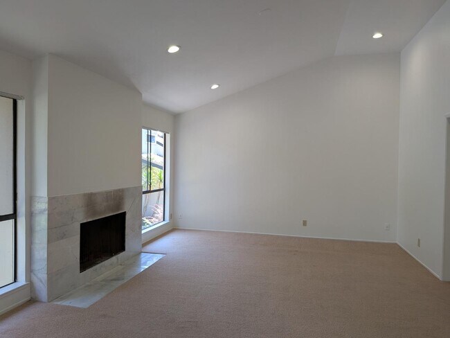 Building Photo - 217 Ada Ave