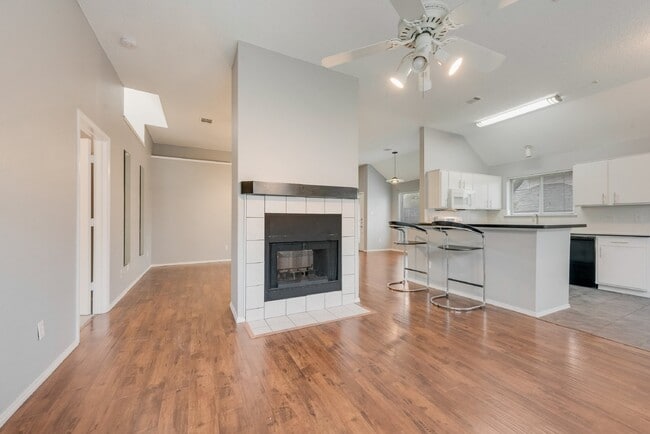 Building Photo - Garden haven 3 bed 2 bath home in H-E-B school district