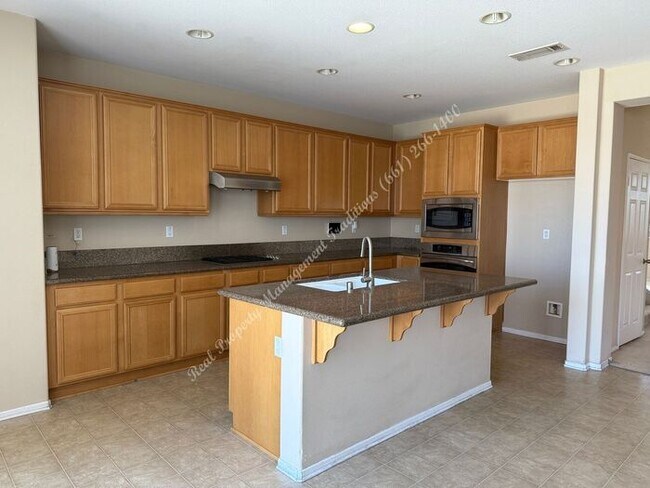 Building Photo - *** Please call us @ 661-266-1400 for information on availability, showings and applications proc...