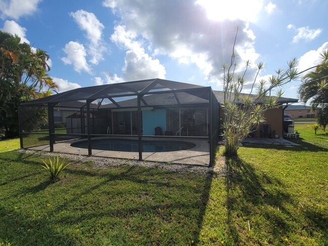 Building Photo - Duplex for rent