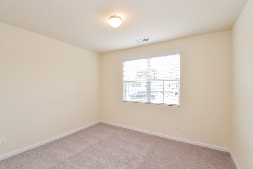 Building Photo - 324 Hamilton Pointe Dr