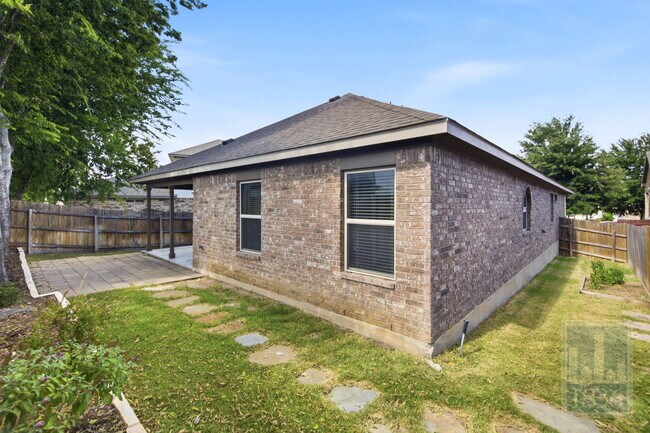 Building Photo - 821 Schefer St